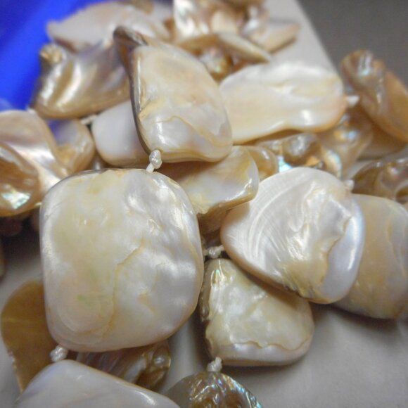 MOP Large Chips/ Beads ... NECKLACE - Picture 7 of 8